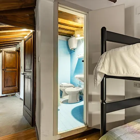 Guesthost - Historic With Rooftop Views Apartmán *