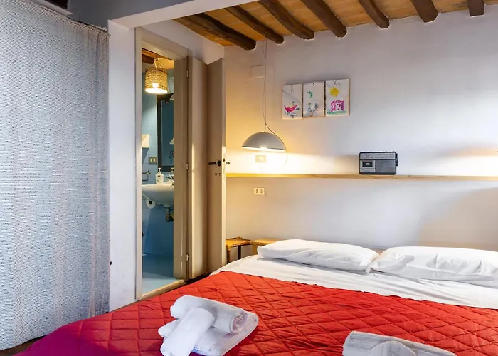 Guesthost - Historic With Rooftop Views Appartement *