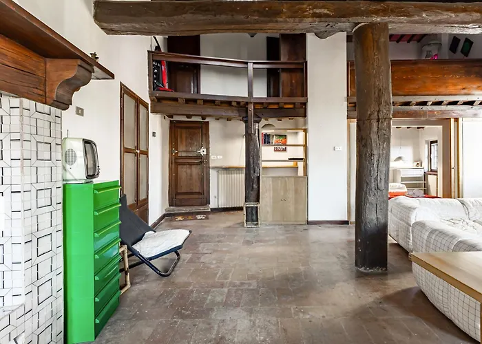Guesthost - Historic With Rooftop Views Appartement *